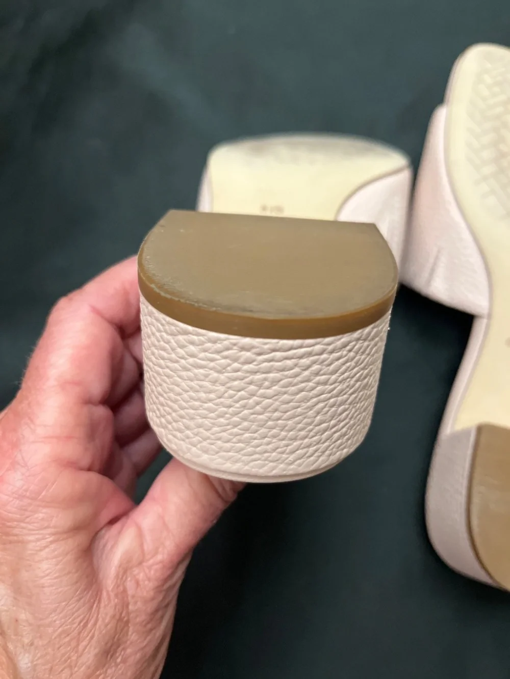 Like New Cole Haan Calli Blush Color, Leather, Open Toe Slide Sandals.  Sz. 8.5.